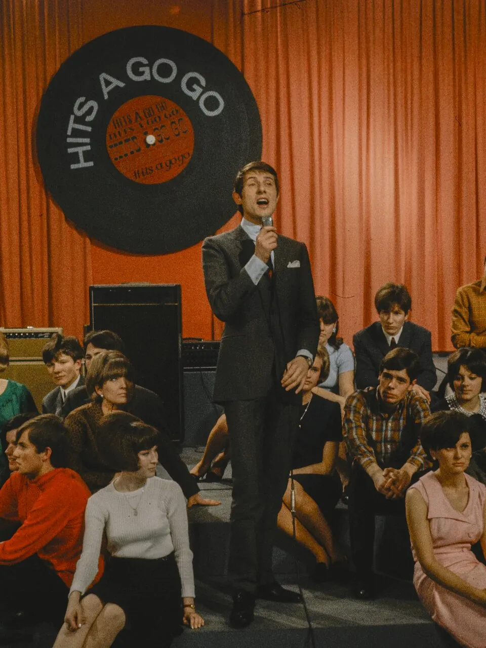 Udo Jürgens singt 1966 in der Fernsehshow „Hits a Gogo“