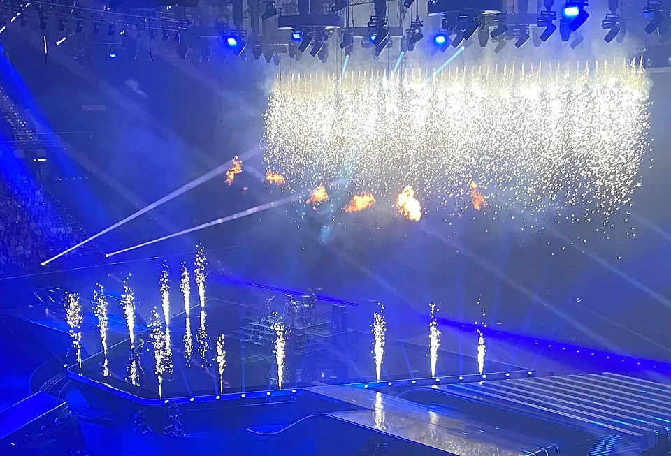 Pyrotechnik und Lichteffekte auf der ESC-Bühne in Rotterdam beim Auftritt Italiens, 2021