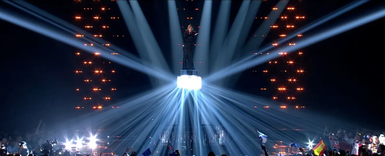 La Zarra singt „Évidemment“ für Frankreich beim ESC 2023